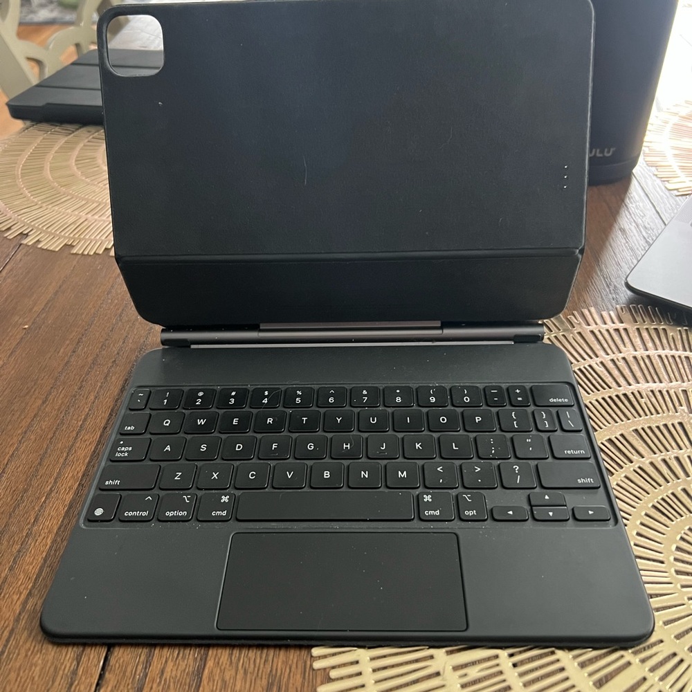 iPad Magic Keyboard 10.9-Apple